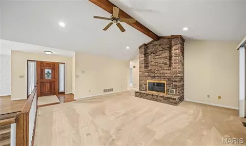Living - 616 Brighton Ct, Rolla, MO 65401 photo 3 of 6