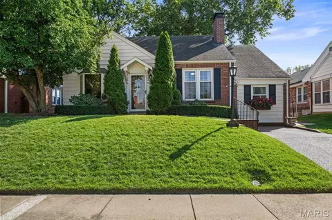 8528 Douglas Ct, Saint Louis, MO 63144