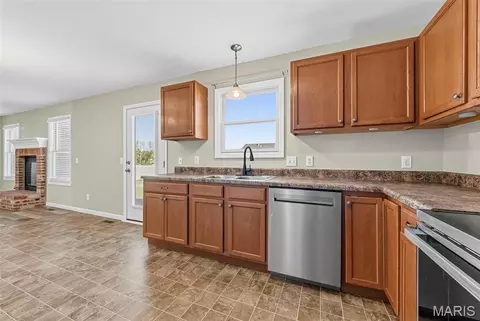 Kitchen - 5 Rockford Ct, Troy, MO 63379 photo 3 of 4