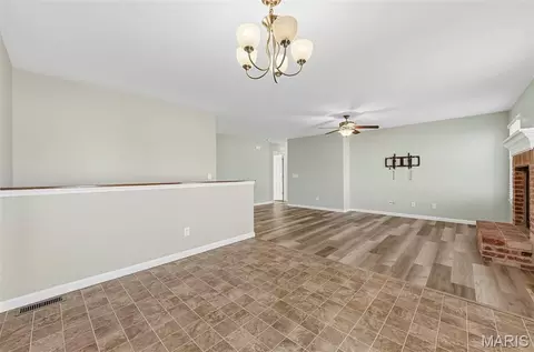 Living - 5 Rockford Ct, Troy, MO 63379 photo 5 of 6