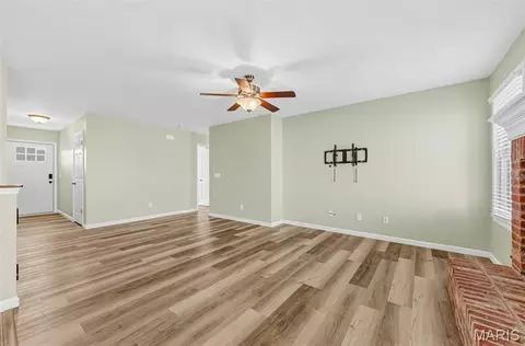 Living - 5 Rockford Ct, Troy, MO 63379 photo 4 of 6