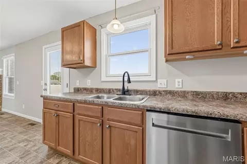 Kitchen - 5 Rockford Ct, Troy, MO 63379 photo 4 of 4