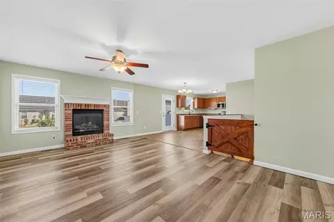 Living - 5 Rockford Ct, Troy, MO 63379 photo 2 of 6