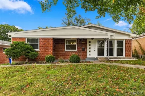 1146 Swarthmore Ln, Saint Louis, MO 63130