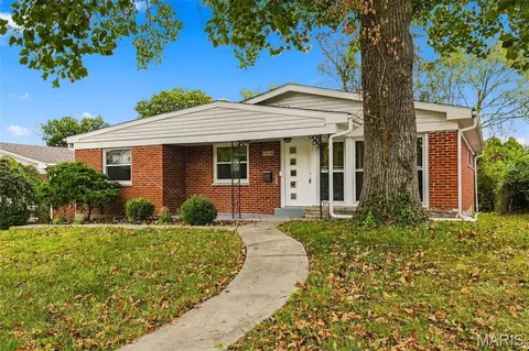 1146 Swarthmore Ln, Saint Louis, MO 63130