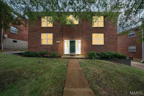 10372 Parkman Dr, Lakeshire, MO 63123