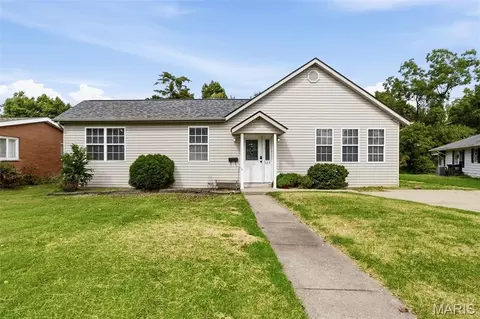 523 W Bottom Ave, Columbia, IL 62236