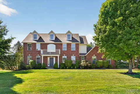 5767 Lake Briar Dr, Millstadt, IL 62260
