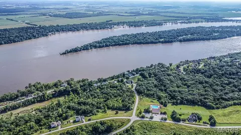 658 Quarry Rd, Golden Eagle, IL 62036