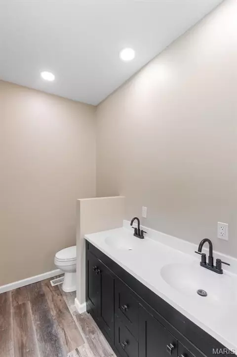Bath - 1205 E Stude Ln, Bland, MO 65014 photo 3 of 5