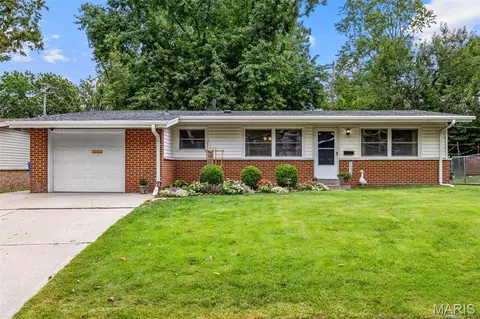 1320 Paddock Dr, Florissant, MO 63033