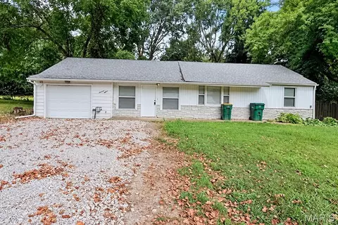 1915 Green Valley Dr, Saint Louis, MO 63136