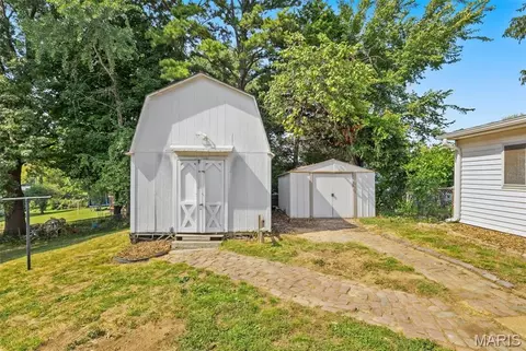 Exterior - 259 Ramsey Ln, Ballwin, MO 63021 photo 4 of 6