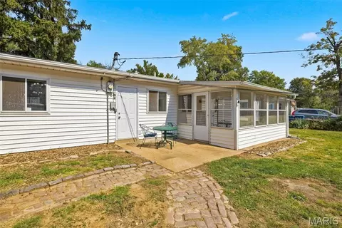 Exterior - 259 Ramsey Ln, Ballwin, MO 63021 photo 5 of 6