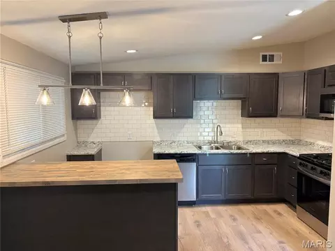 Kitchen - 8410 Bayberry Dr, Berkeley, MO 63134 photo 2 of 2