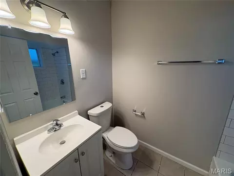 Bath - 8410 Bayberry Dr, Berkeley, MO 63134 photo 3 of 4