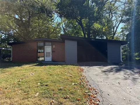 8410 Bayberry Dr, Berkeley, MO 63134