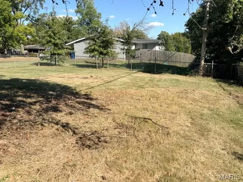 10 Queensbrook Pl, Olivette, MO 63132