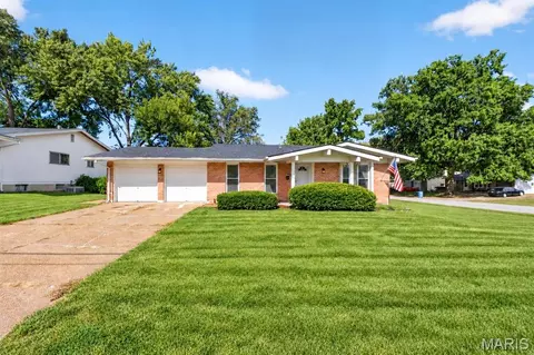 1395 Derhake Rd, Florissant, MO 63033