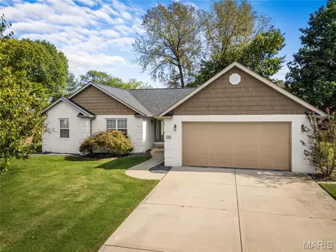 36 Pebble Hill Dr, Belleville, IL 62223