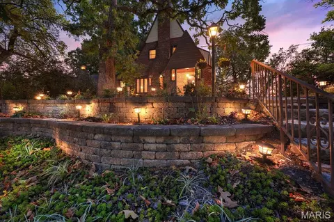 Undisclosed, Brentwood, MO 63144