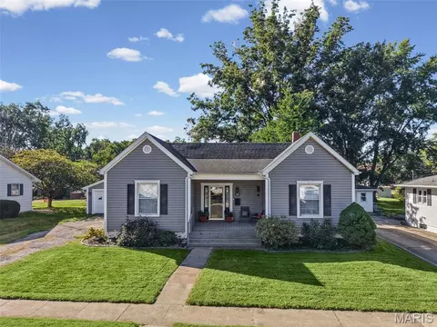 648 W Maple St, Nashville, IL 62263