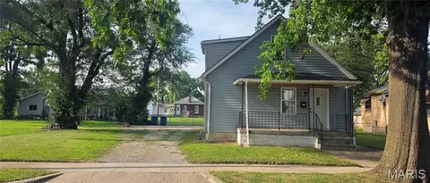 2325 E 25th St, Granite City, IL 62040