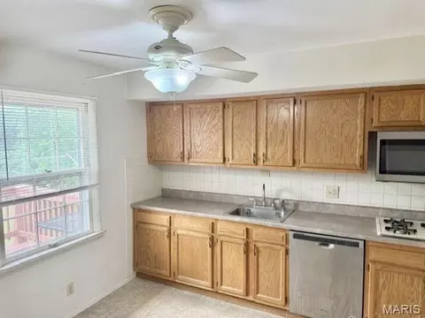 Kitchen - 611 Thunderbird Ct, Chesterfield, MO 63017 photo 2 of 3
