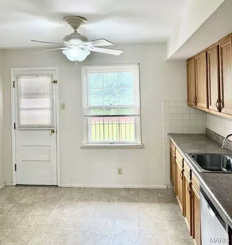 Kitchen - 611 Thunderbird Ct, Chesterfield, MO 63017 photo 3 of 3