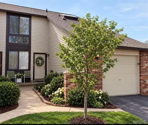 11652 Cedar Walk Dr, Saint Louis, MO 63146