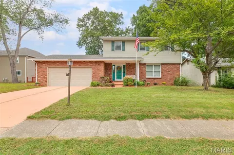 1902 Muny Vista Ct, Alton, IL 62002