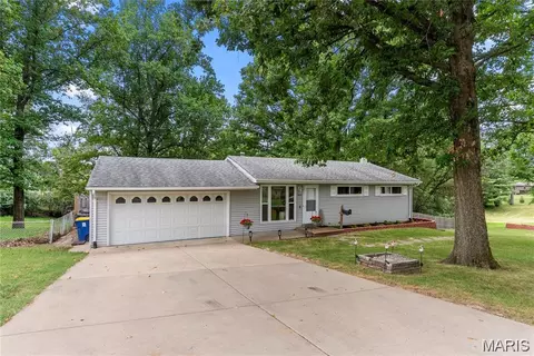 10810 Hobday Ave, Saint Ann, MO 63074