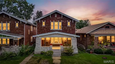 3942 Dover Pl, Saint Louis, MO 63116
