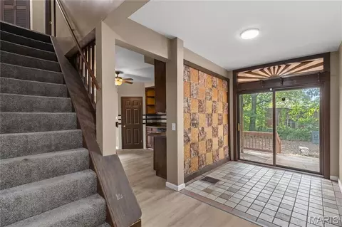Entry Way - 5129 S Compton Ave, Saint Louis, MO 63111 photo 2 of 12