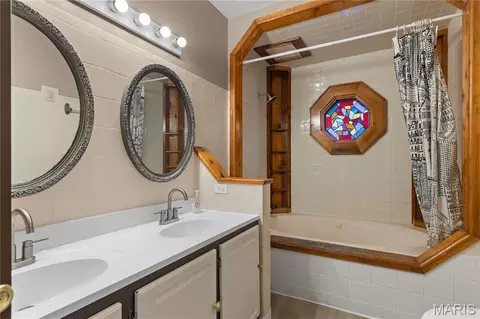 Bath - 5129 S Compton Ave, Saint Louis, MO 63111 photo 1 of 2