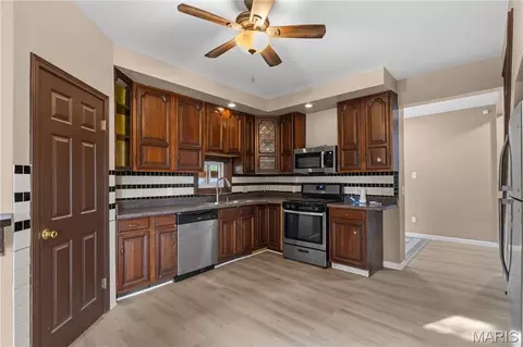 Entry Way - 5129 S Compton Ave, Saint Louis, MO 63111 photo 5 of 12