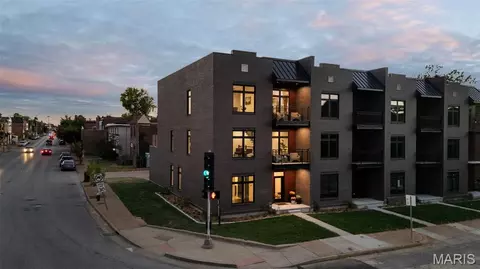 4302 Arsenal St, Saint Louis, MO 63116