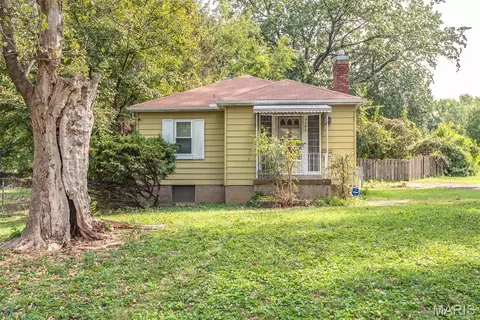 7646 Genesta St, Saint Louis, MO 63123