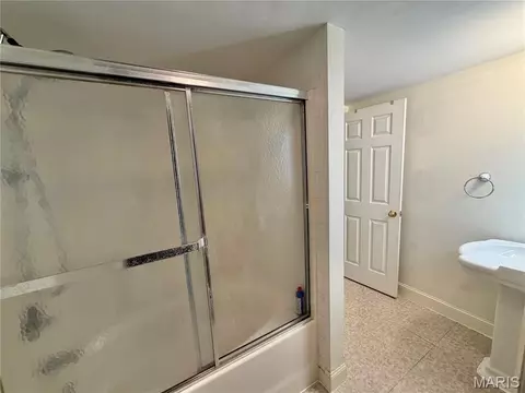 Bath - 800 E 10th St, Salem, MO 65560 photo 8 of 9