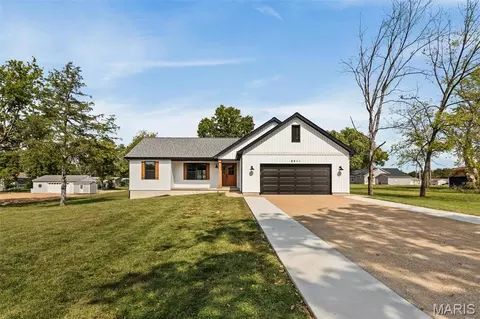 8411 Goldenrod Rd, Cedar Hill, MO 63016