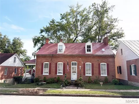 126 W 2nd St, Hermann, MO 65041