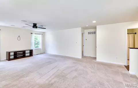 Living - 526 Brookside Forest Ct, O'fallon, MO 63366 photo 2 of 4