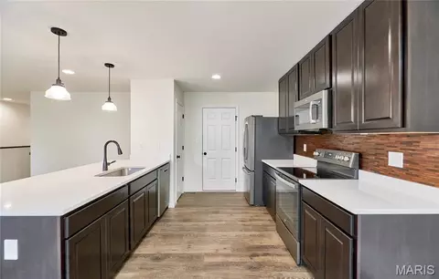 Kitchen - 526 Brookside Forest Ct, O'fallon, MO 63366 photo 2 of 6