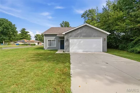 204 Oulvey Dr, Fairview Heights, IL 62208