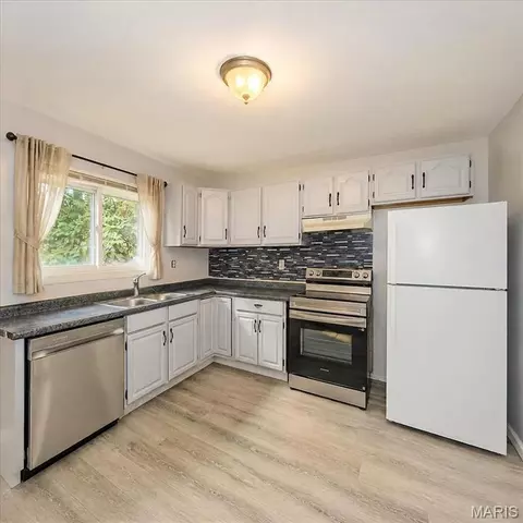 Kitchen - 220 Ruggles Rd, Ferguson, MO 63135 photo 4 of 4