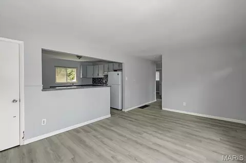 Living - 220 Ruggles Rd, Ferguson, MO 63135 photo 3 of 4