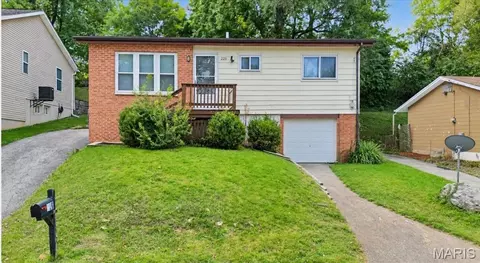 220 Ruggles Rd, Ferguson, MO 63135