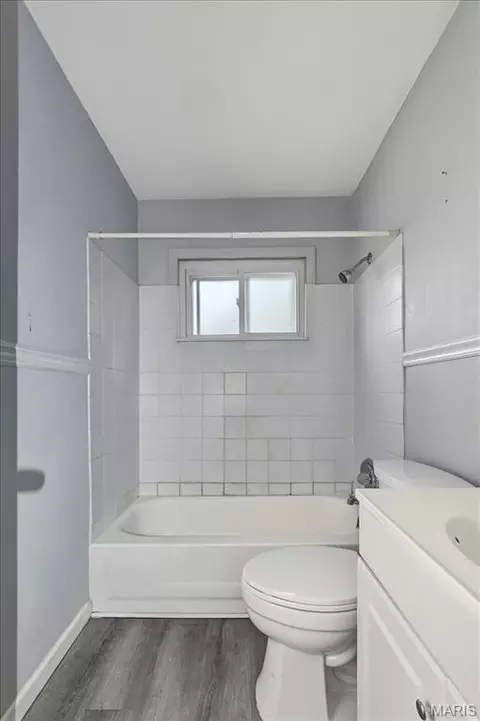 Bath - 220 Ruggles Rd, Ferguson, MO 63135 photo 1 of 3