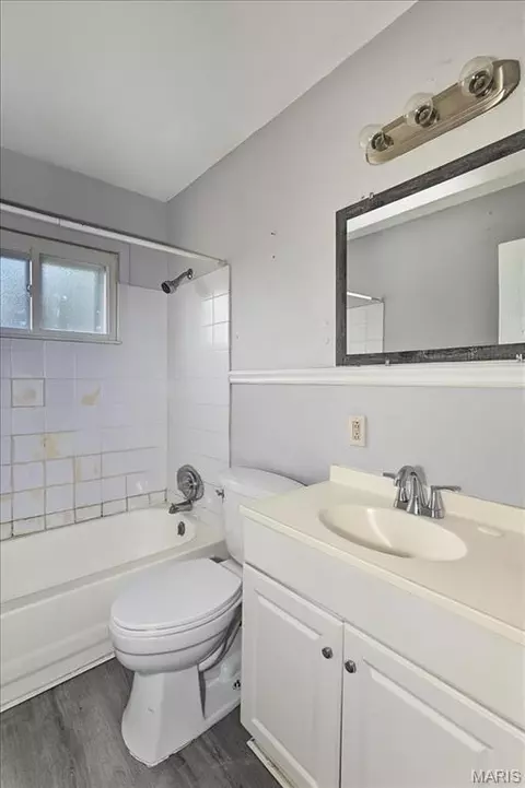 Bath - 220 Ruggles Rd, Ferguson, MO 63135 photo 3 of 3