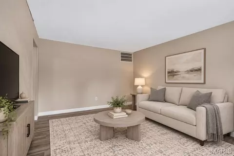 Living - 703 Ferguson Ave, Ferguson, MO 63135 photo 3 of 4
